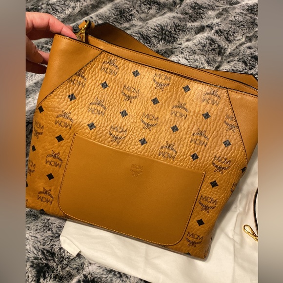 MCM - Picture 4 of 7